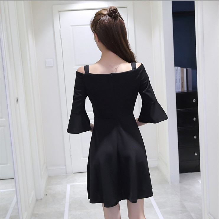 Đầm nữ đen trơn hai dây bẹt vai tay loa nữ tính phong cách Hàn Quốc