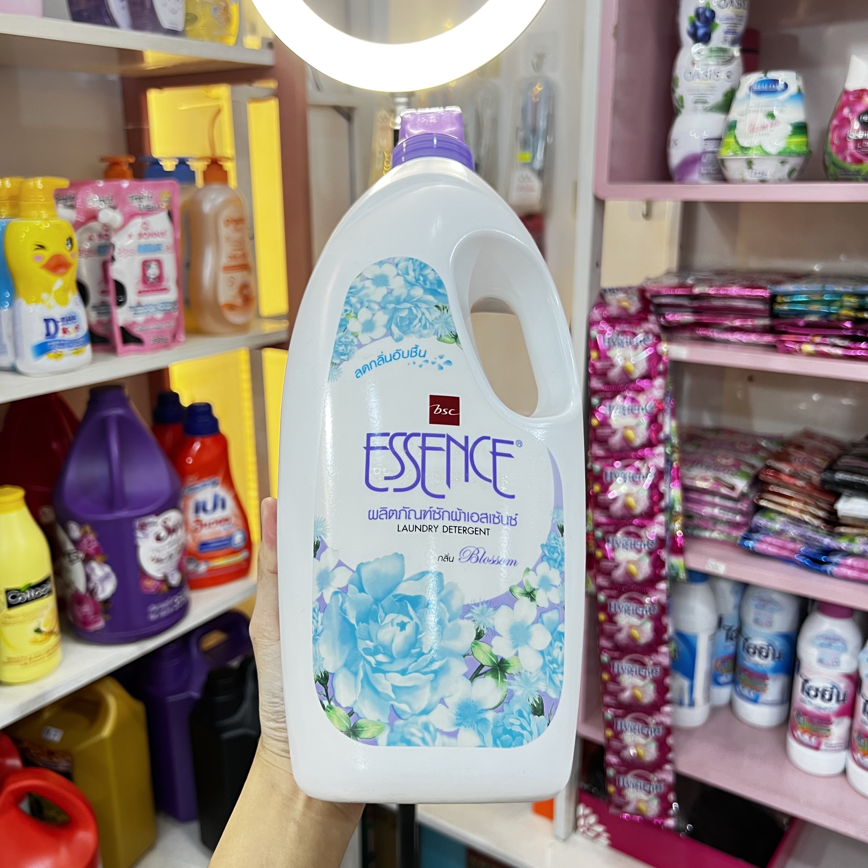 Nước giặt quần áo đậm đặc Essence