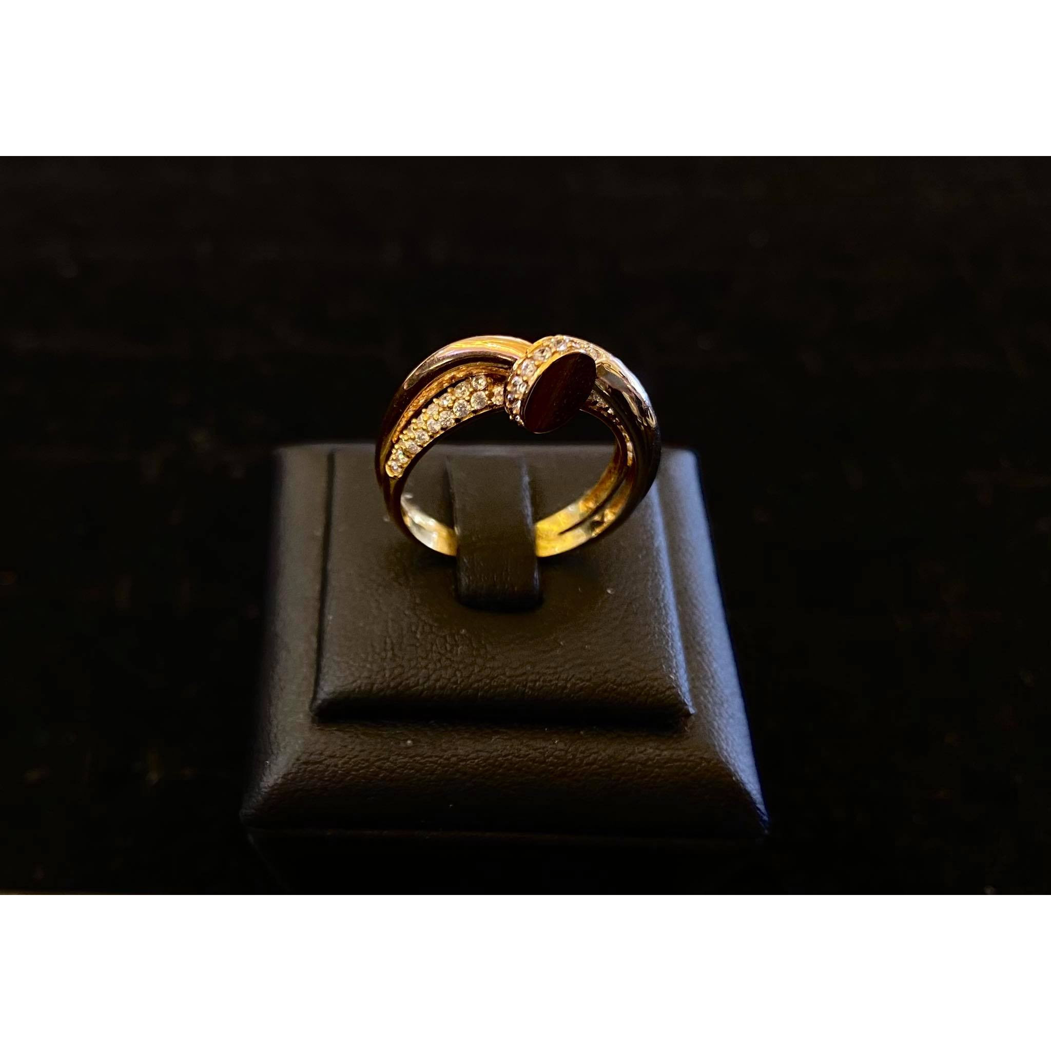 Nhẫn vàng 18k đính đá nữ tính