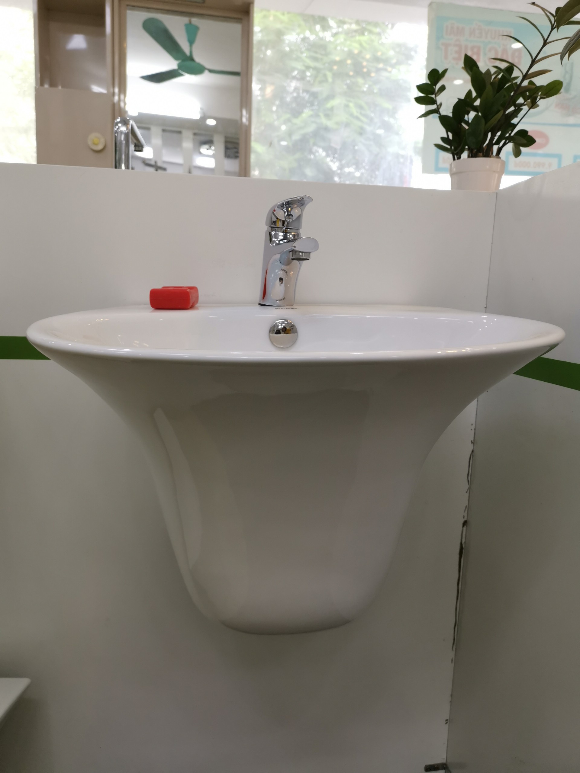 CHẬU LAVABO TREO TƯỜNG