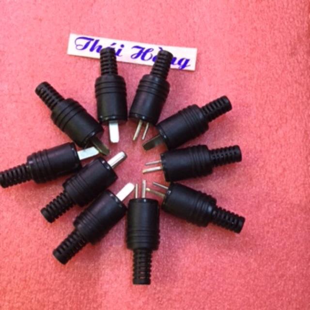 Jack loa châu Âu chân tròn và dẹt