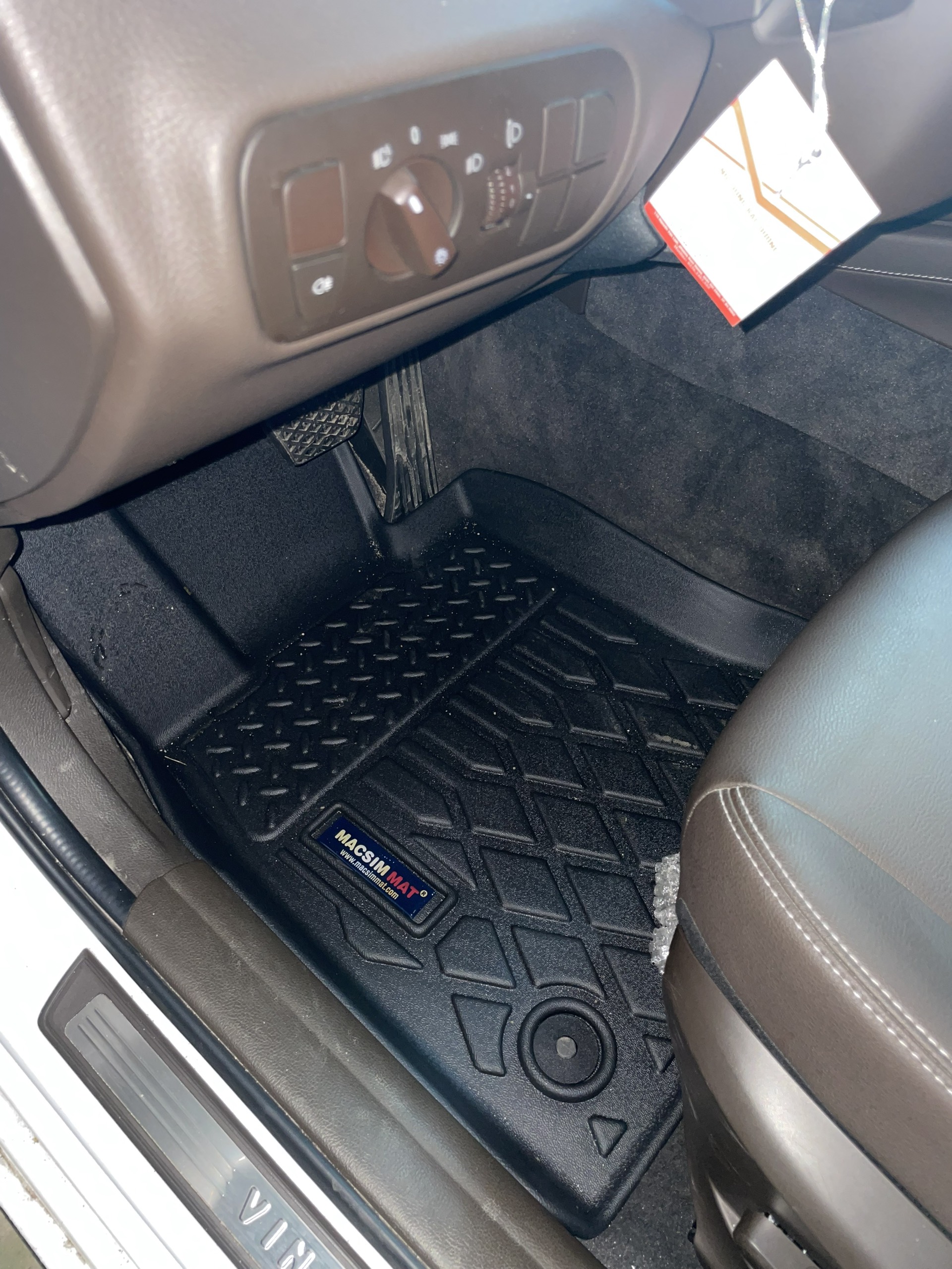 Thảm lót sàn xe ô tô VinFast Lux A Nhãn hiệu Macsim chất liệu nhựa TPE cao cấp màu đen