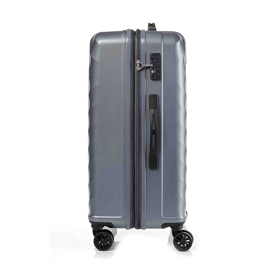 Vali kéo Senna AMERICAN TOURISTER - MỸ: Cần đẩy ống đôi chắc chắn và hệ thống bánh xe đôi xoay 360° vận hành êm ái, ổn định. Lớp lót nội thất được làm từ chất liệu tái chế rPET và được xử lý kháng khuẩn bởi công nghệ từ Microban