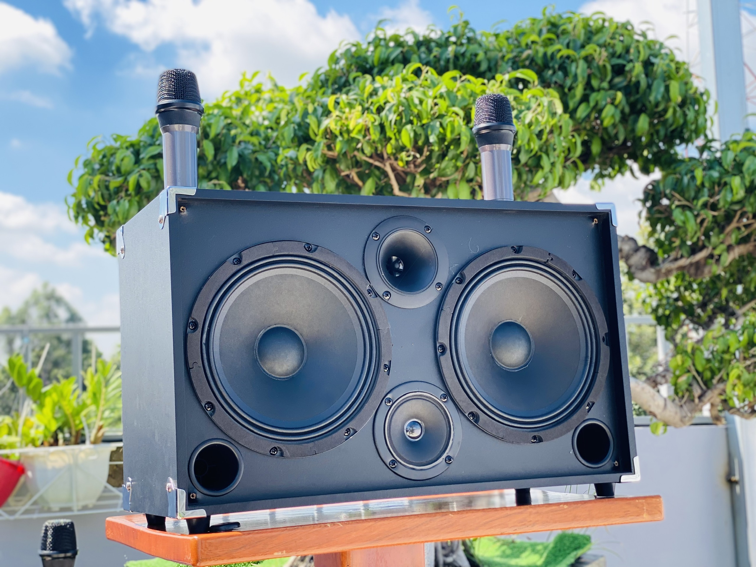 Loa Xách Tay Full Gỗ Cao Cấp MTMAX B92Pro, Công Suất 250W, Hệ Thống 2 Bass Đôi 20, 1 Trung, 1 Treble Cho Âm Thanh Mạnh Mẽ, Căng, 11 Nút Điều Chỉnh Chuyên Nghiệp, Thoải Mái Karaoke, Phòng Trà, Quán Bar, Hàng Chính Hãng