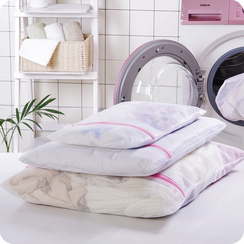 Sét 5 túi lưới đựng đồ giặt , với nhiều kích thước giúp bảo vệ quần áo không bị hỏng  khi giặt bằng máy giặt vô cùng tiện lợi 
