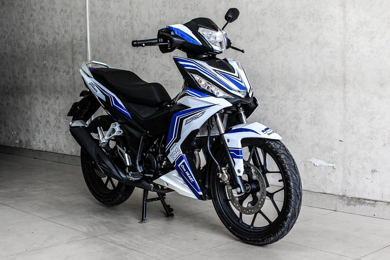 Tem trùm Winner 150 HRC White Blue