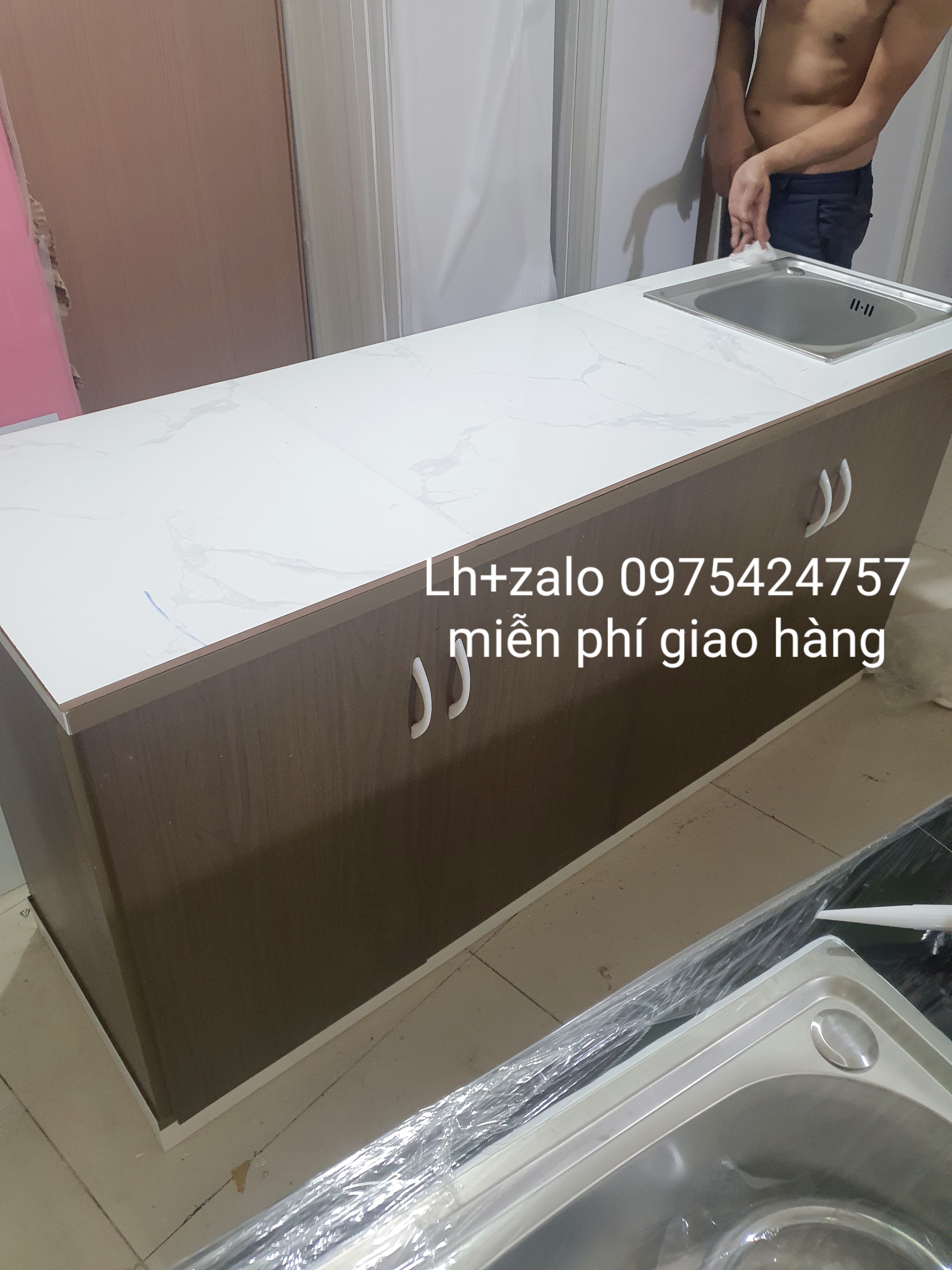 Tủ bếp mini sẵn bồn  mặt gạch