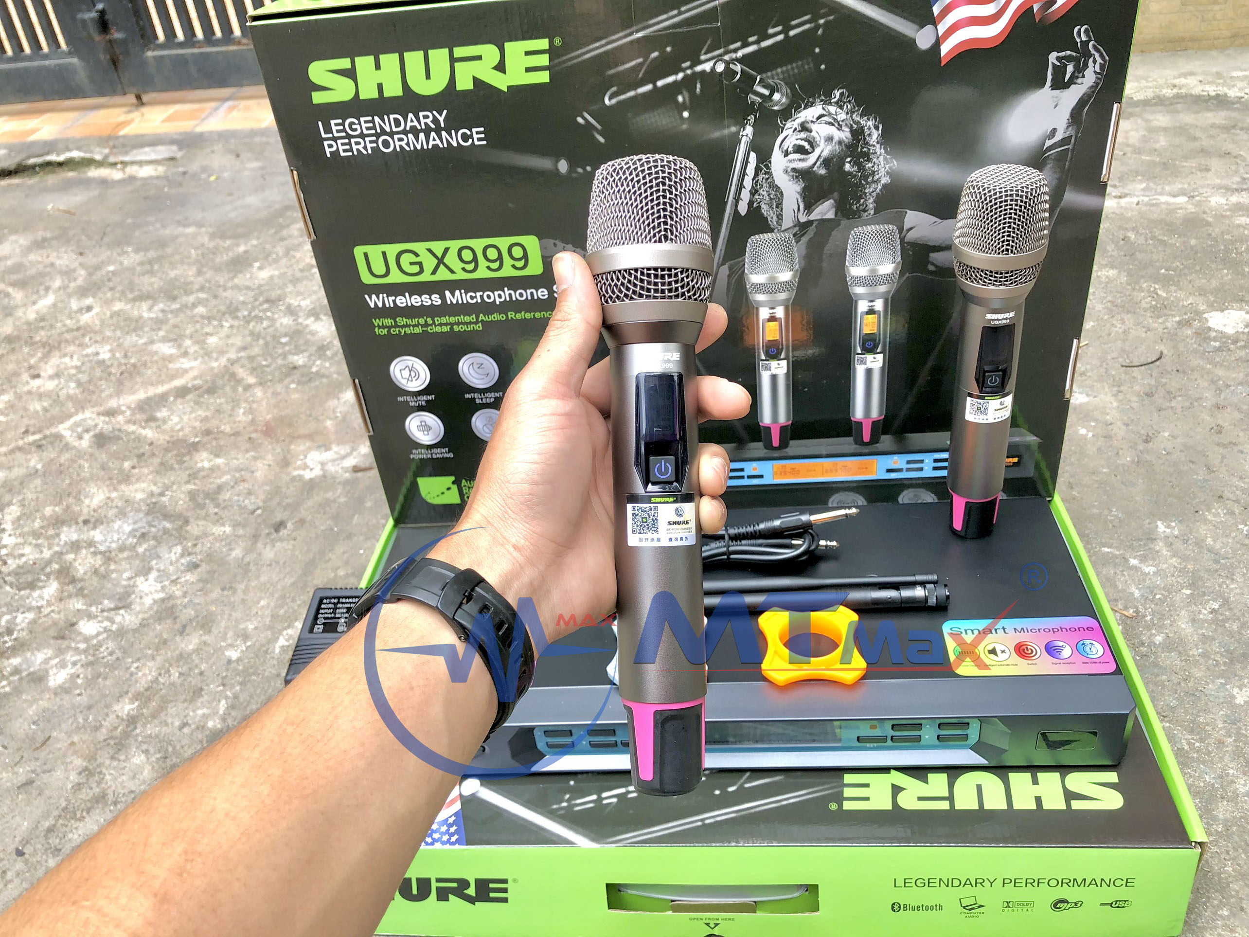 Micro không dây Shure UGX999 - Mic karaoke gia đình, sân khấu - Độ nhạy cao, bắt sóng xa, chống hú rít - Thiết kế sang trọng, bắt mắt -  Dễ dàng phối ghép với các thiết bị âm thanh khác - Hàng nhập khẩu loại I