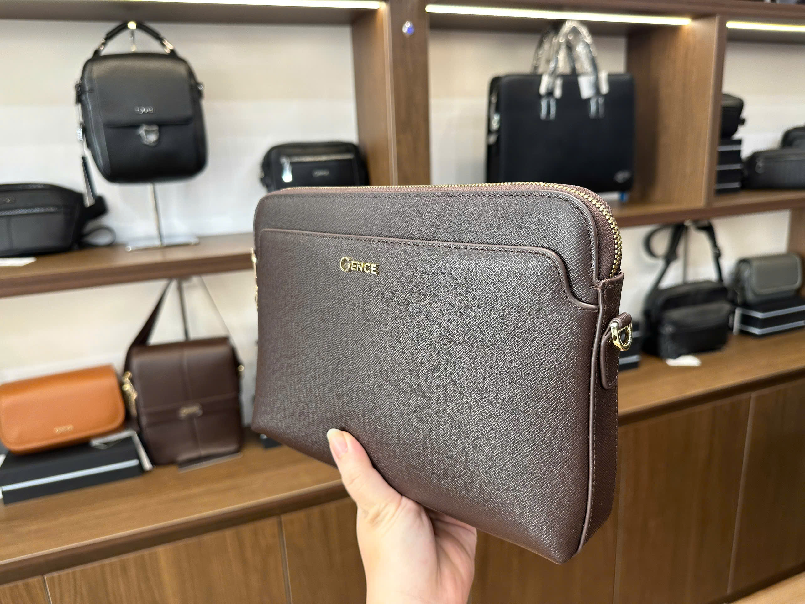 Clutch Da Ví Cầm Tay Kẹp Nách GENCE CK24 Da Bò Khóa Số Cao Cấp Màu Nâu