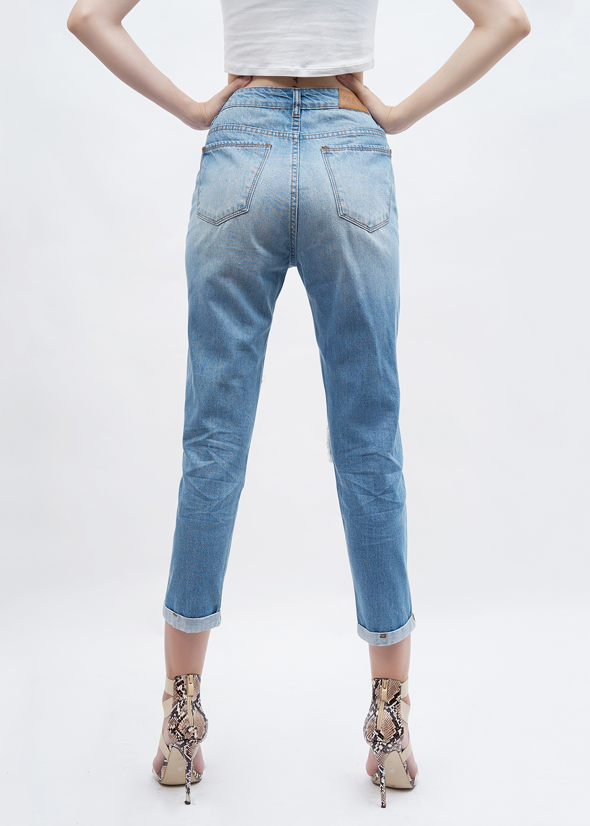 Quần jean nữ boyfriend AAA JEANS  rách xanh nhạt