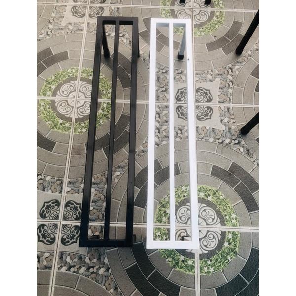 Kệ dài 80 rộng 15 cao 20cm. Hộp thép 2x2cm màu đen