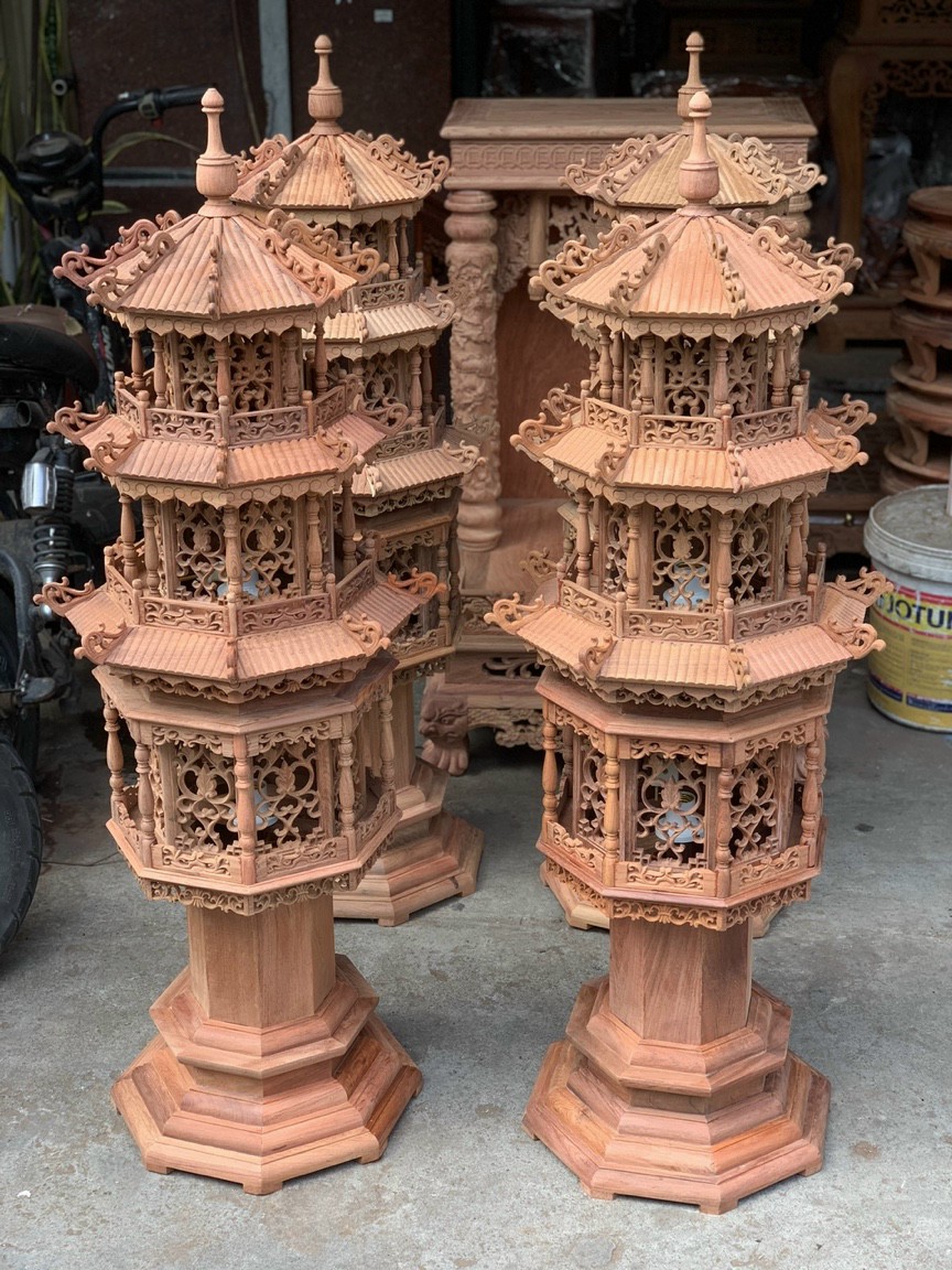 Cặp đèn thờ hình tháp 3 mái chùa bằng gỗ hương đẹp long lanh kt cao 1m27×52×52cm