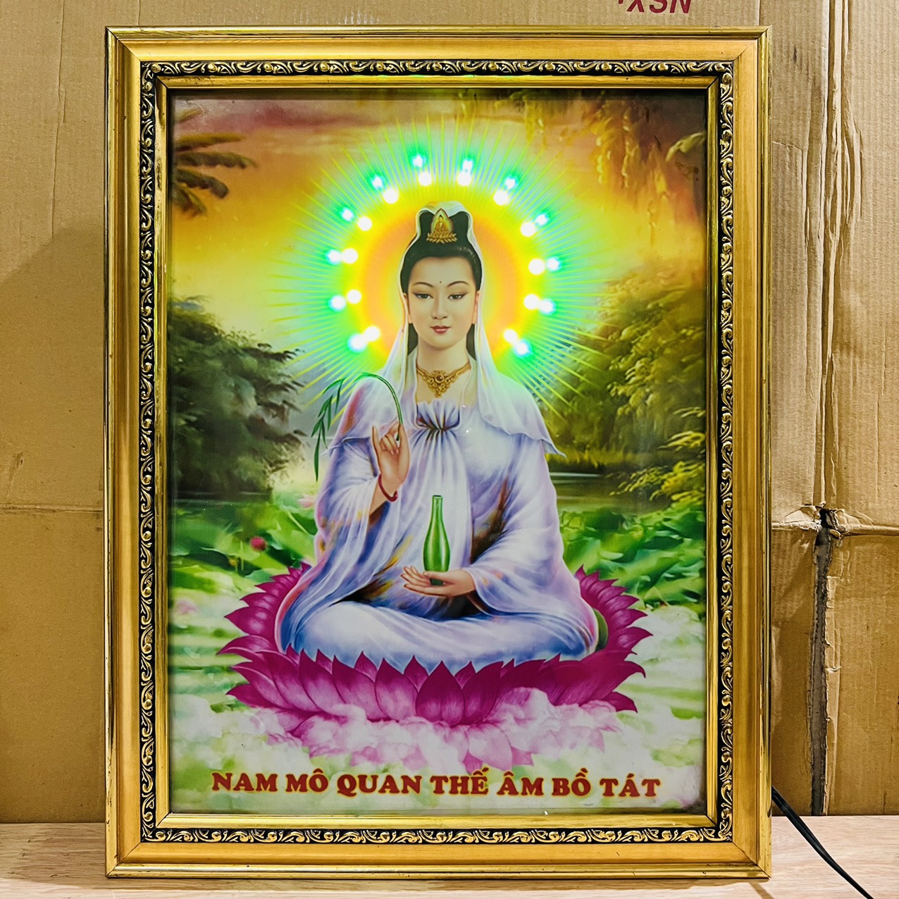 Tranh Quan Thế Âm Bồ Tát cầu bình an cho gia đình – Có đèn CAO 45CM