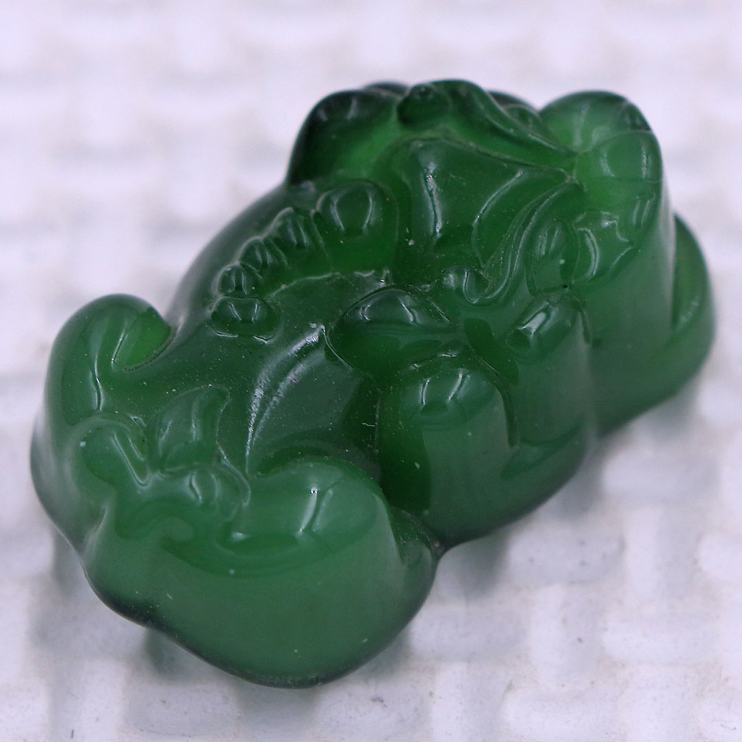 Mặt dây chuyền tỳ hưu đá xanh 3.1 cm  kèm vòng cổ dây dù xanh lá + móc inox vàng, mặt Tỳ hưu