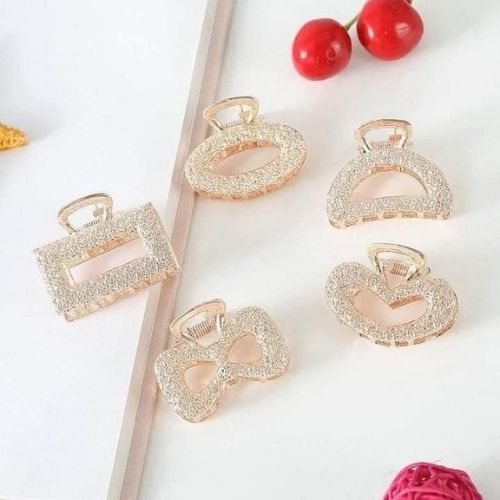 Kẹp tóc càng cua phủ ánh vàng sang chảnh