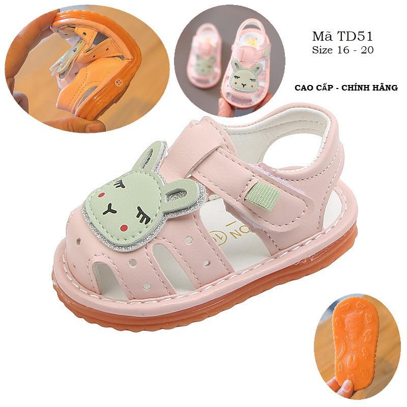 Dép rọ giày tập đi sandal cho bé gái tập đi hình thỏ có đế cao su mềm chống trơn phát tiếng còi chíp chíp TD51
