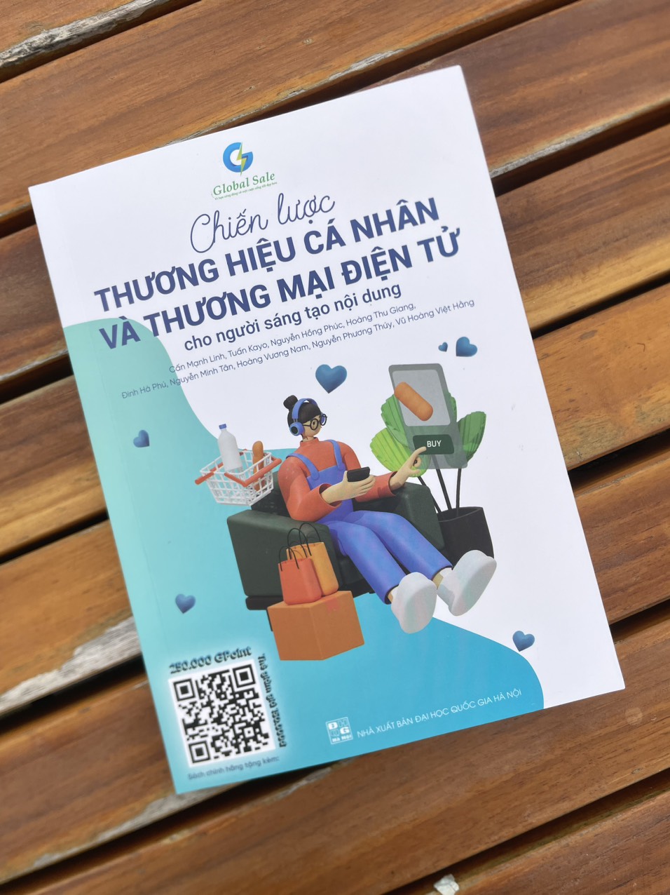 Sách - "Chiến lược thương hiệu cá nhân và thương mại điện tử cho người sáng tạo nội dung"