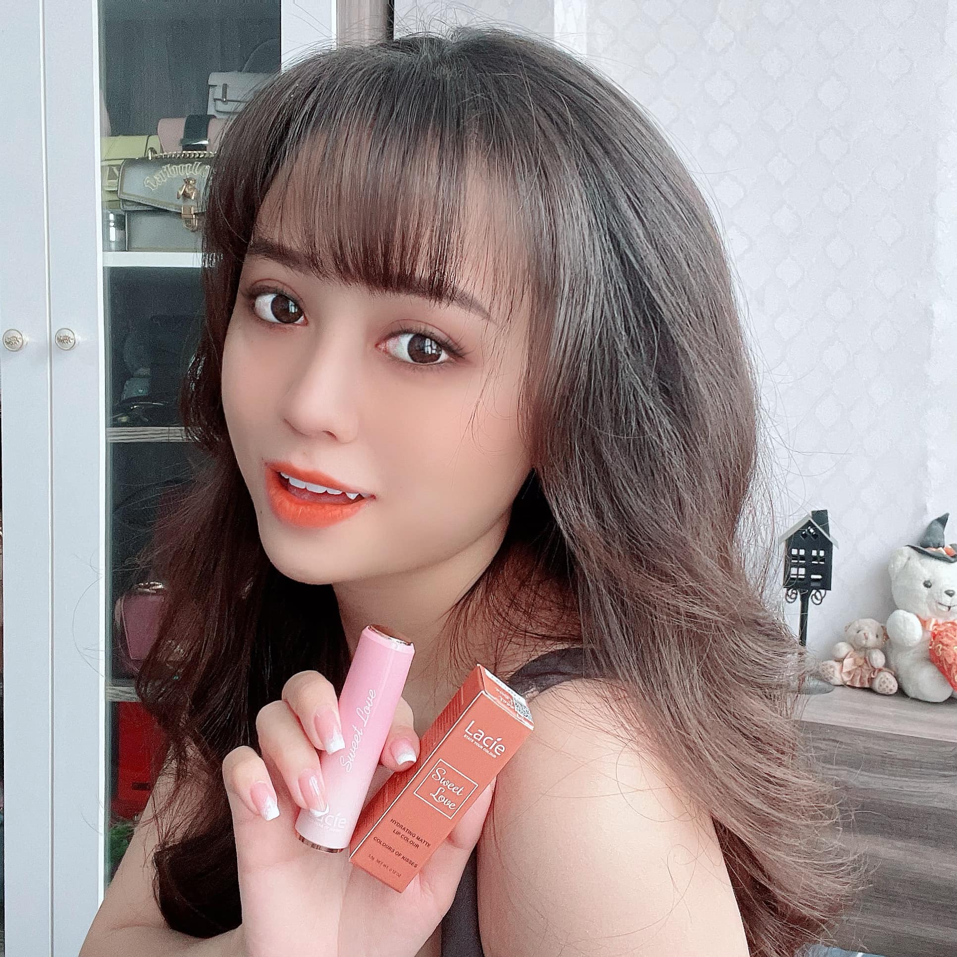 SON MÔI LÌ CAM CHÁY DƯỠNG MỊN CHỐNG KHÔ MÔI - SWEET LOVE