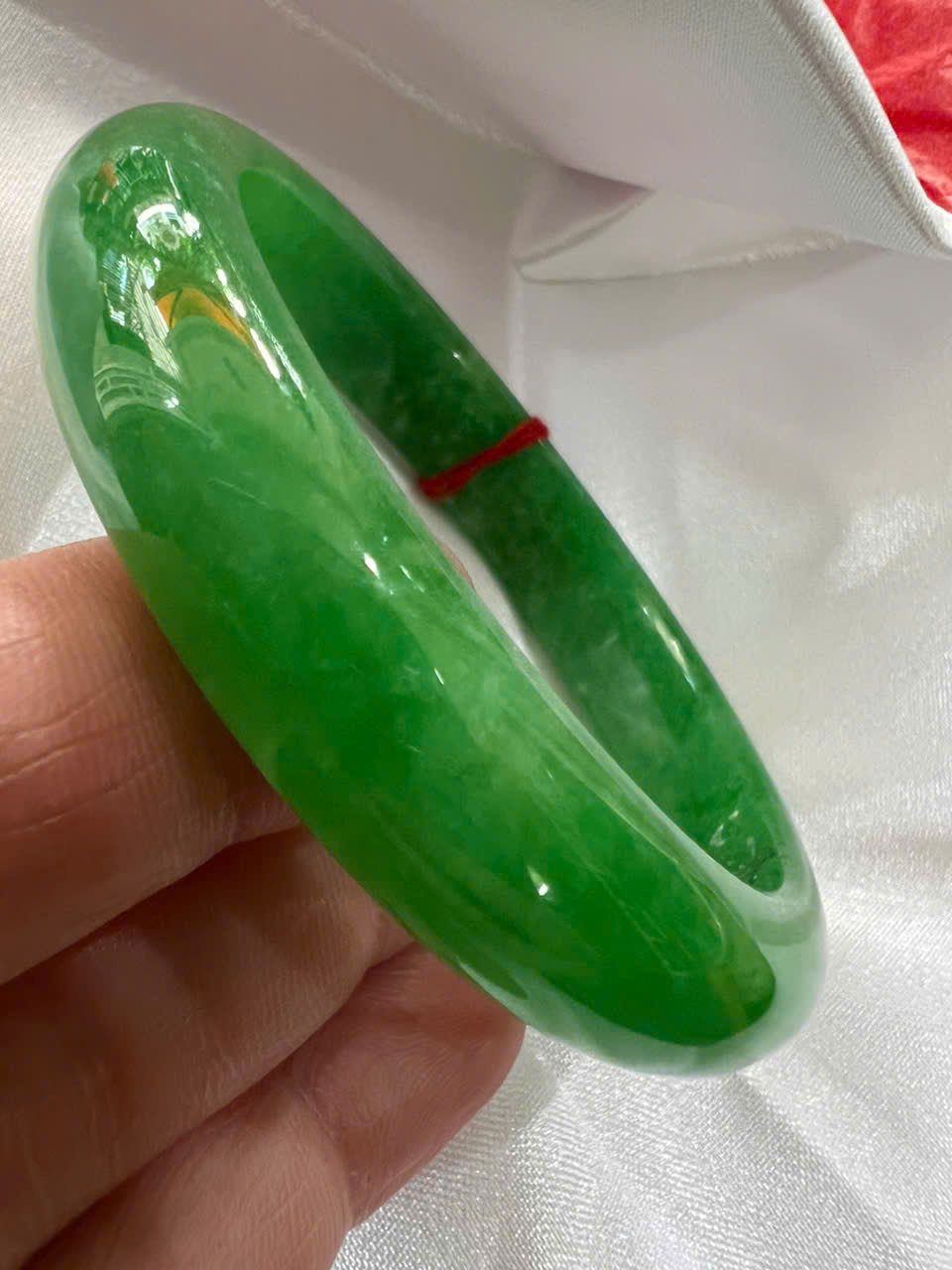 Vòng Tay Nữ Đá Cẩm Thạch Bản Hẹ Lý 57mm A Cao 12mm Dẩy 7,2mm Màu Xanh Lý Tươi Bông Trắng Bóng mượt đẹp nữ mệnh mộc hỏa thủy 55kg - 62kg đeo xinh đẹp sang tay món quà tặng mẹ tặng nữ ý nghĩa ạ