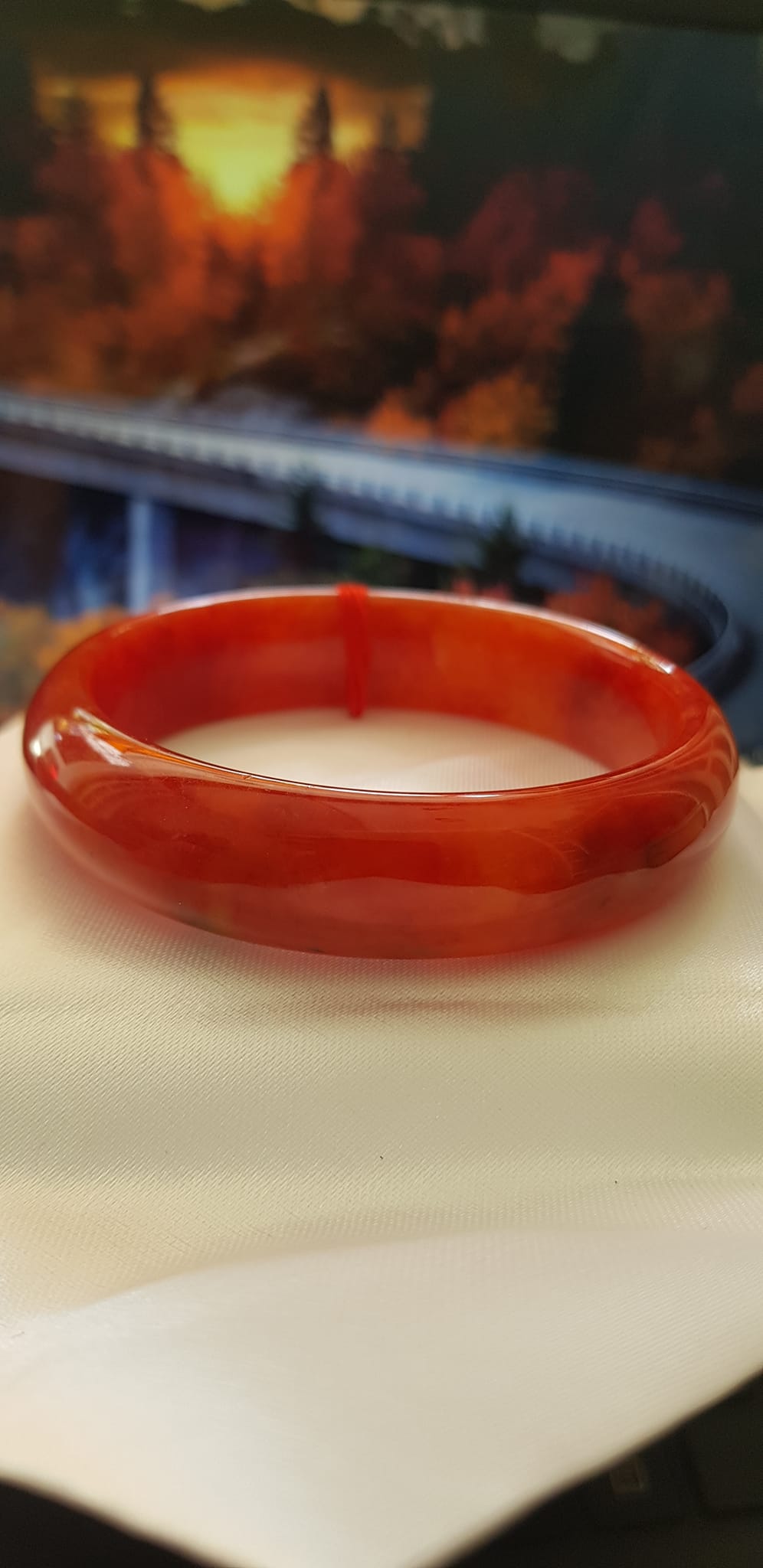 Vòng tay phong thuỷ Đá Cẩm Thạch mới Bản Hẹ Đỏ 58mm x cao 15mm x dầy 7mm Vòng màu đỏ cam tươi bóng đẹp chuẩn hợp nữ mệnh hỏa mệnh thổ Nữ nặng 56kg - 66kg đeo đẹp ạ