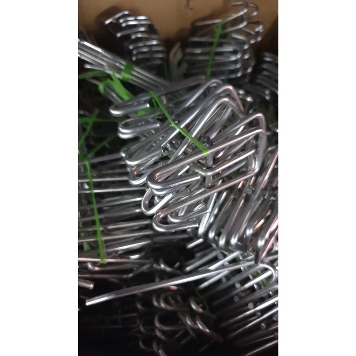 Móc treo cài lưới