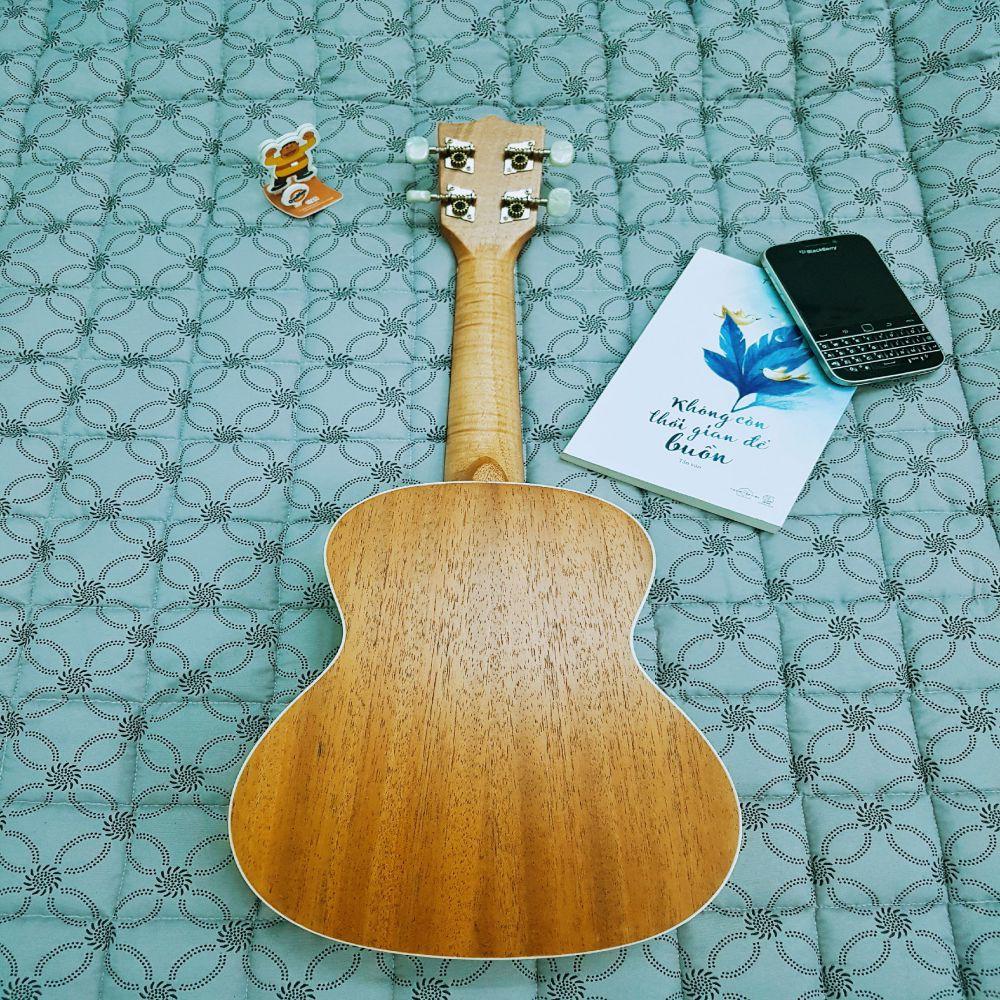 Đàn ukulele concert size 23 inch full mahogany