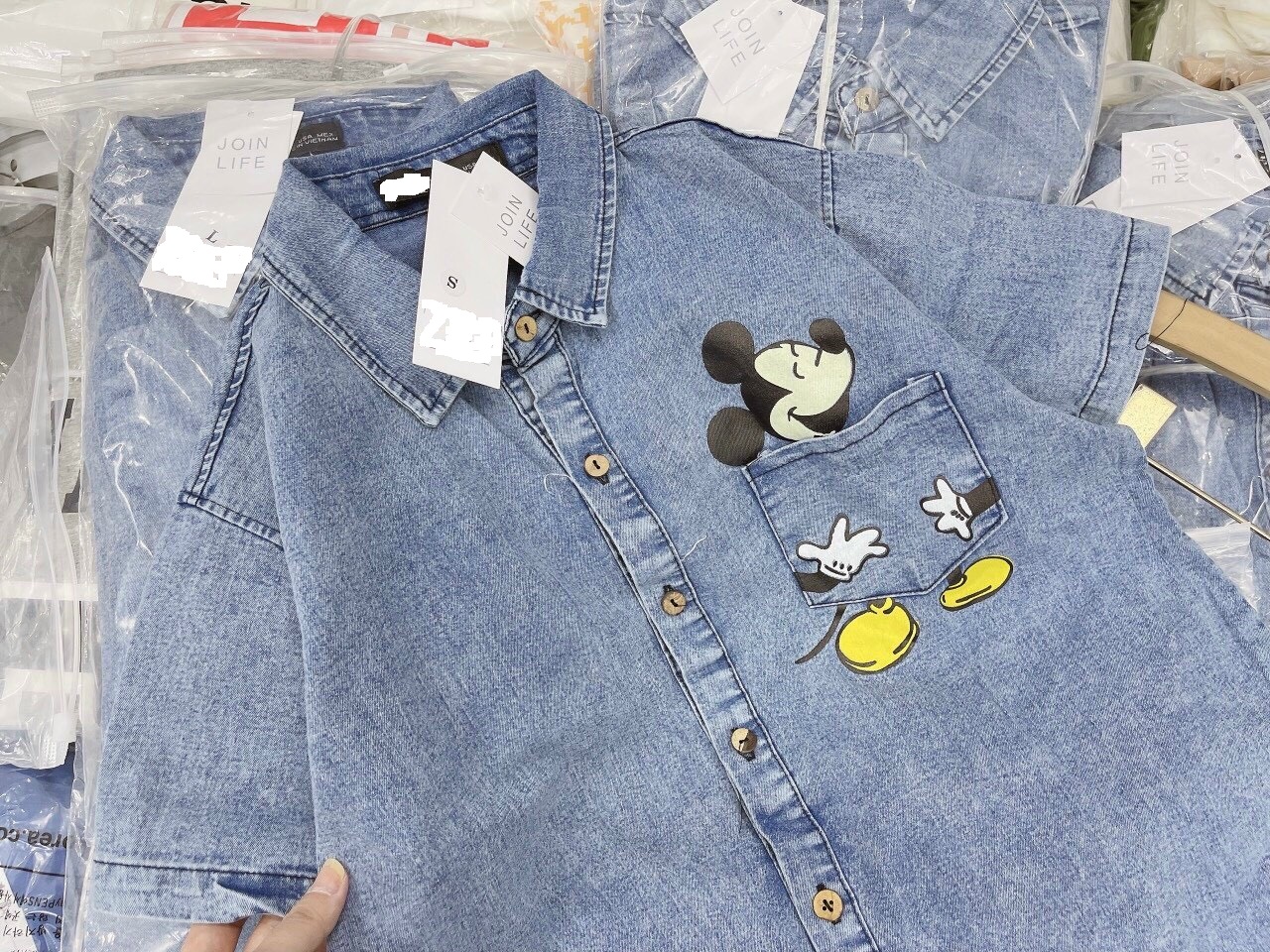 ÁO SƠ MI BÒ DENIM MÀU XANH CHO NỮ ATN576