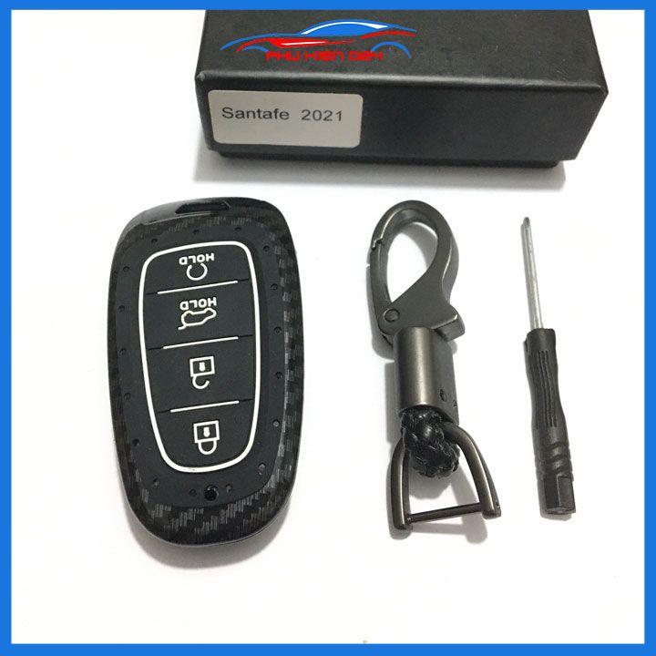 Ốp vỏ bọc chìa khóa xe Santafe 2021 sợi nhựa cacbon kèm móc treo inox