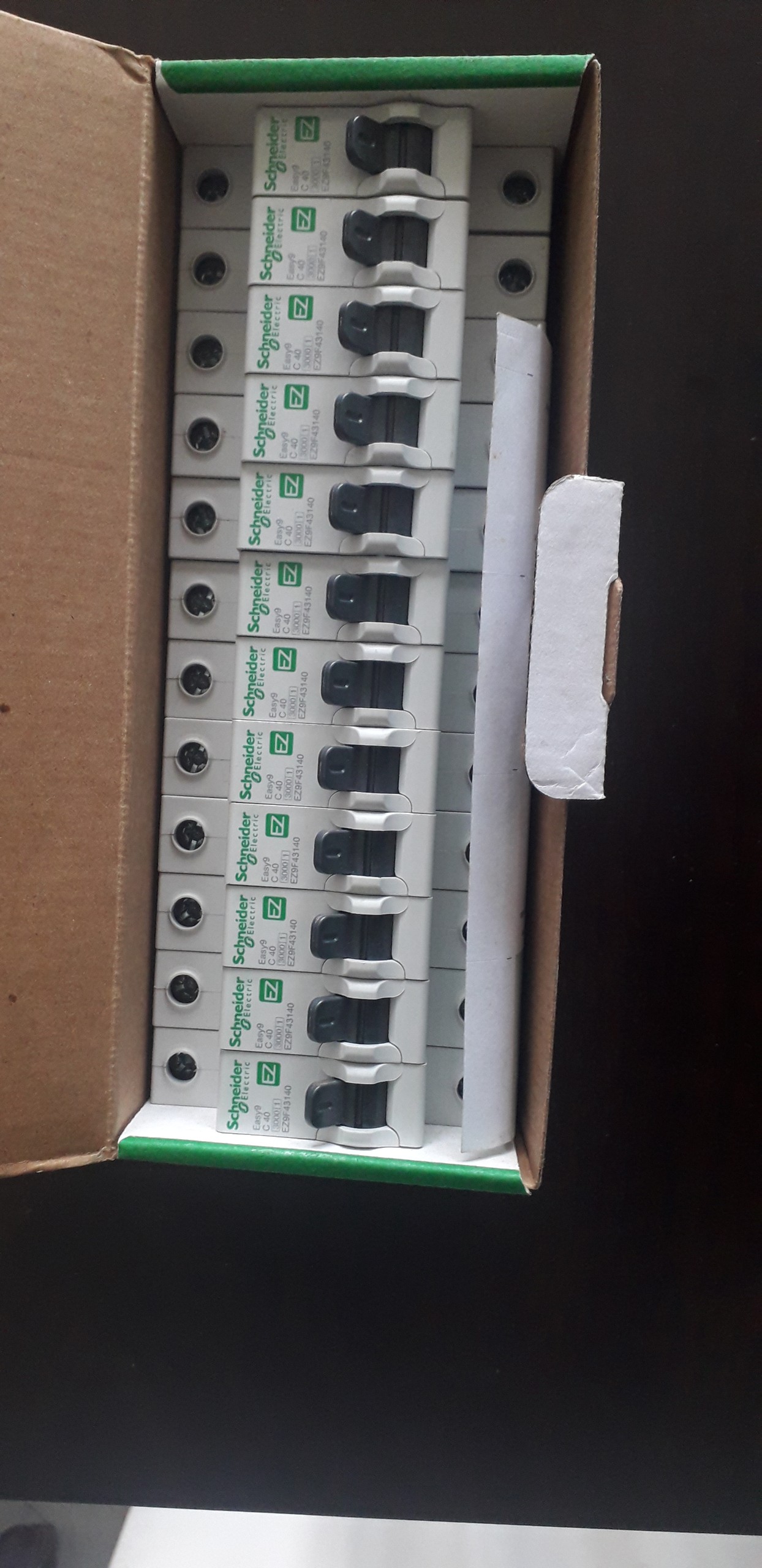 Cầu Dao điện MCB Schneider 1P-40A-4.5kA EZ9F43140