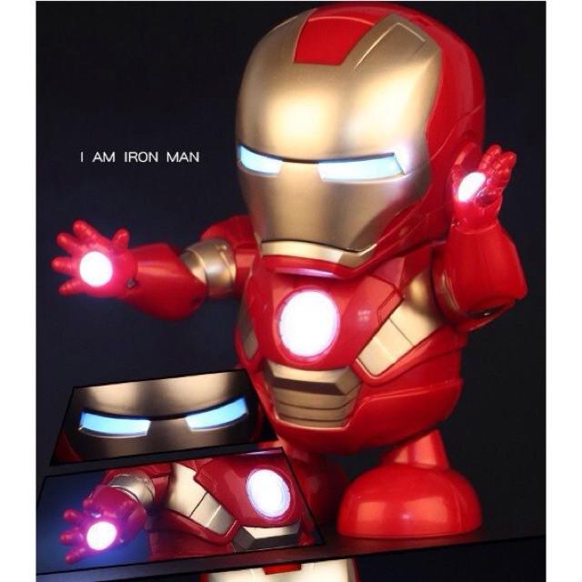 Robot iron man biết nhảy có đèn