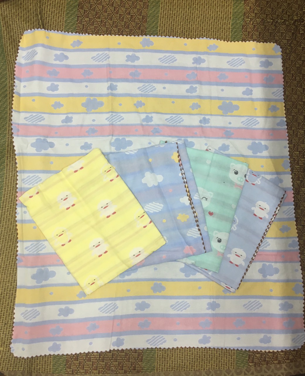 Combo 2 khăn tắm cao cấp 4 lớp cho bé sơ sinh (Giao Mầu Ngẫu Nhiên