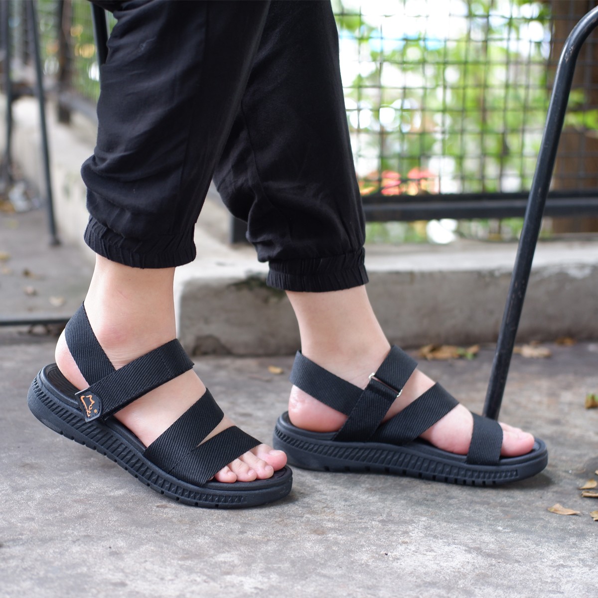 Giày sandal nam công nghệ siêu nhẹ hiệu MOL thích hợp mang đi học MS2