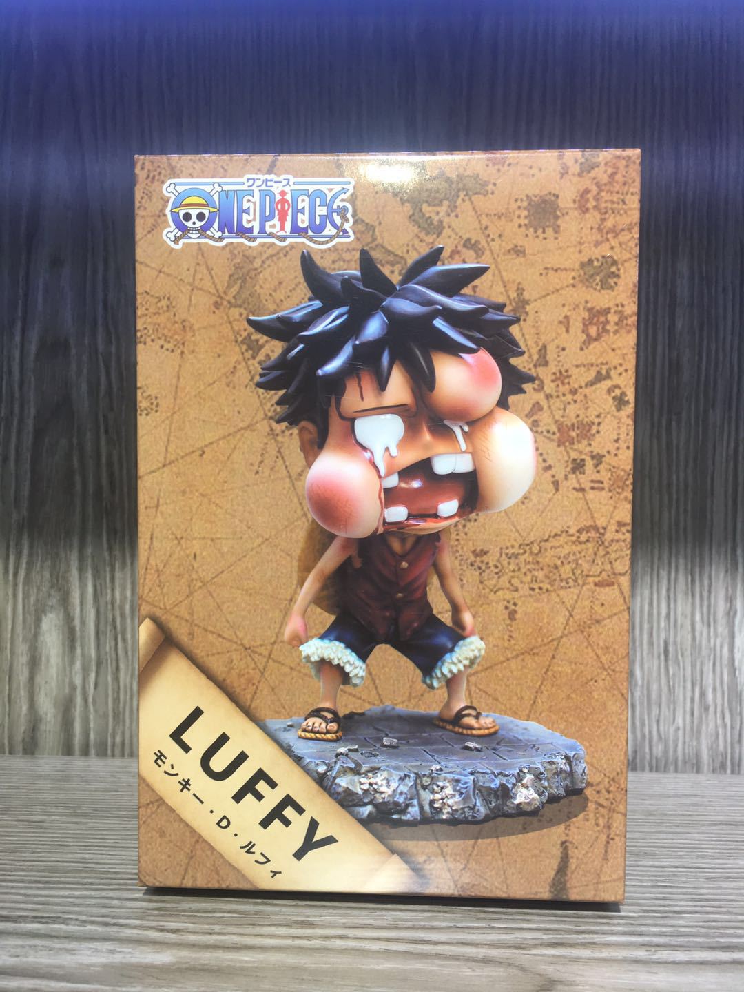 Mô hình luffy trong one piece bị đánh sưng mặt