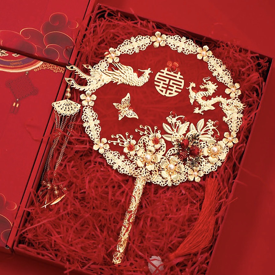 QUẠT HỈ - QUẠT CƯỚI CẦM TAY CÔ DÂU RỒNG PHƯỢNG LONG PHỤNG TRÌNH TƯỜNG CỔ TRANG KÈM GIÁ ĐỠ VÀ HỘP QUÀ