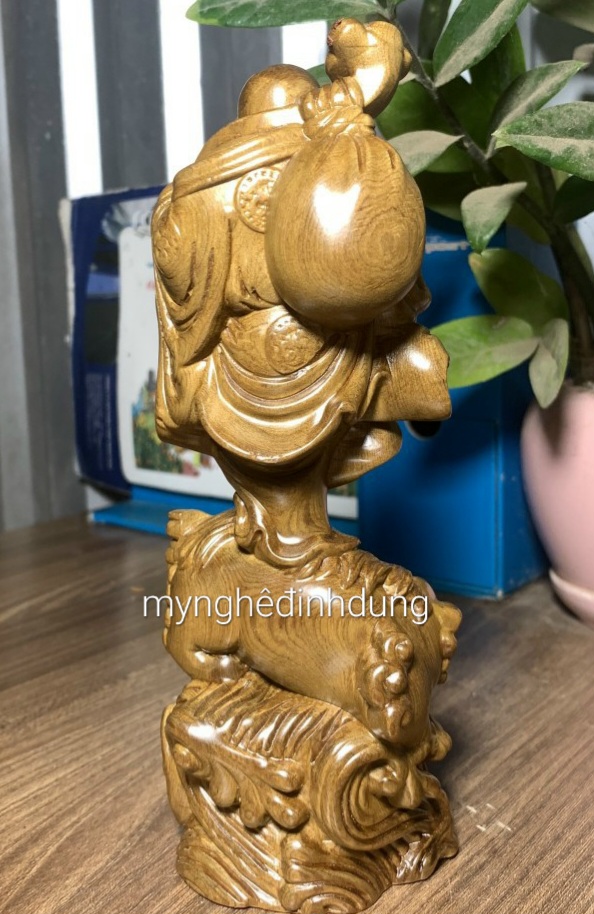 Tượng phật di lặc trấn ghê bằng gỗ bách xanh thơm nức kt 20×8×6cm