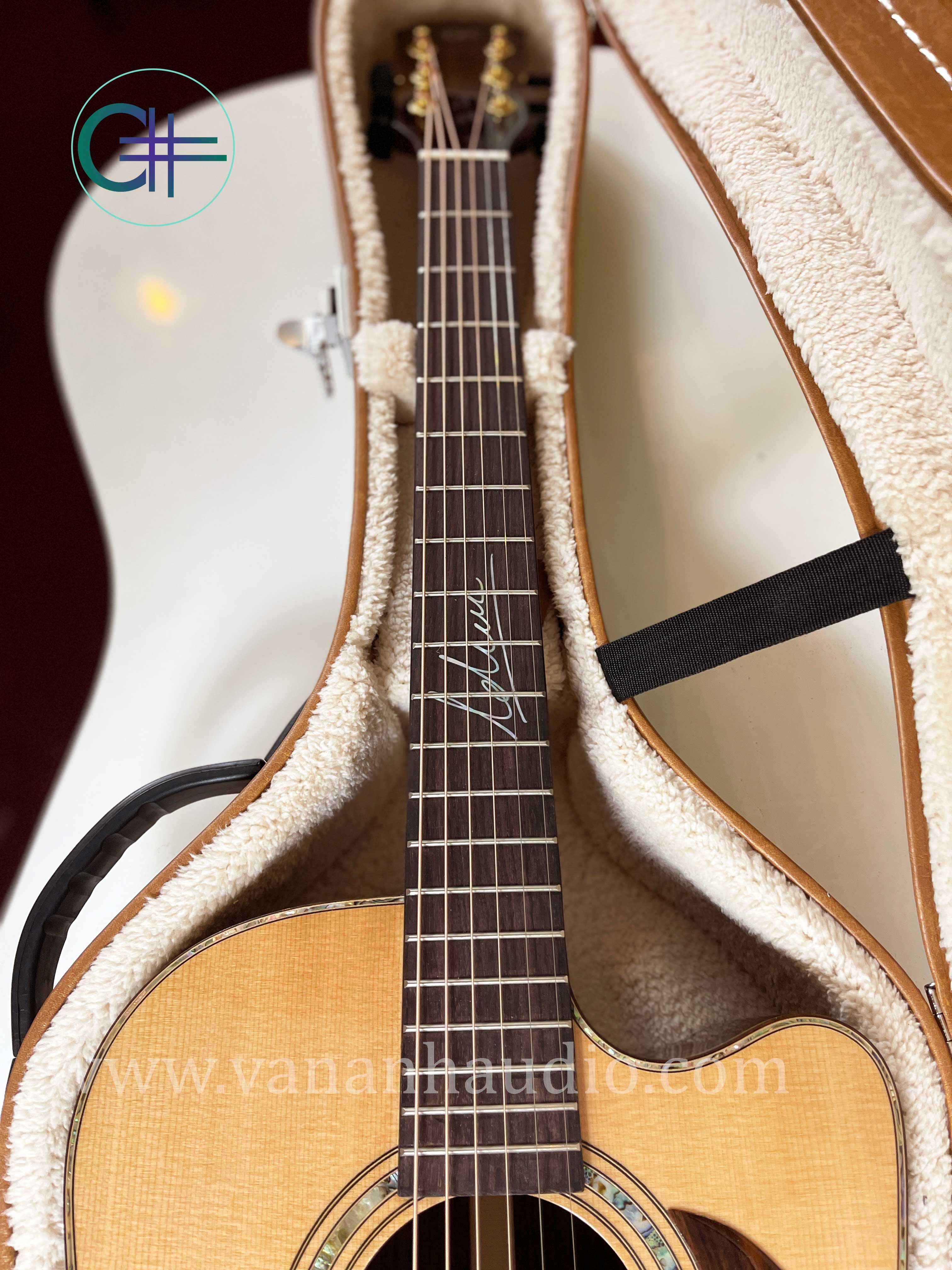 Đàn Guitar Acoustic Custom CL2022 của anh Lê Dũng Sĩ (Khảm trai chữ ký cần đàn)