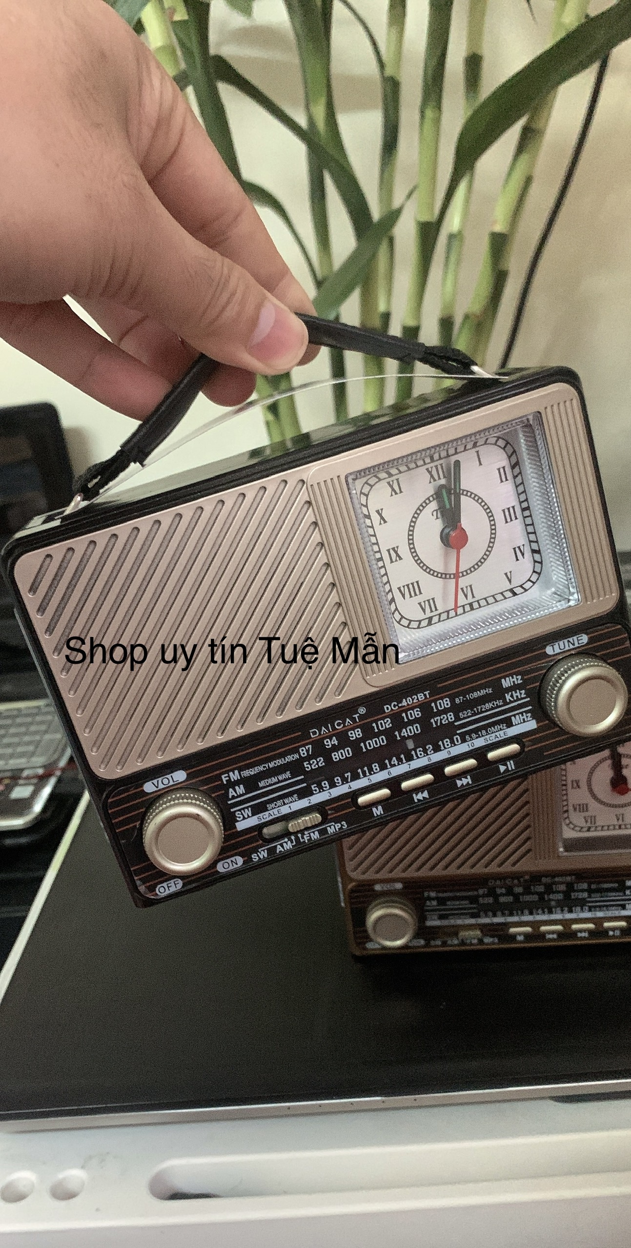 ĐÀI RADIO USB NGHE NHẠC WAXIBA XB-402 BT CÓ ĐỒNG HỒ ,NGHE FM/AM/SW LOA SIÊU LỚN hàng chính hãng