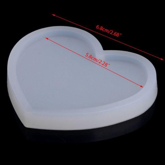 Khuôn silicone tạo hình trái tim.