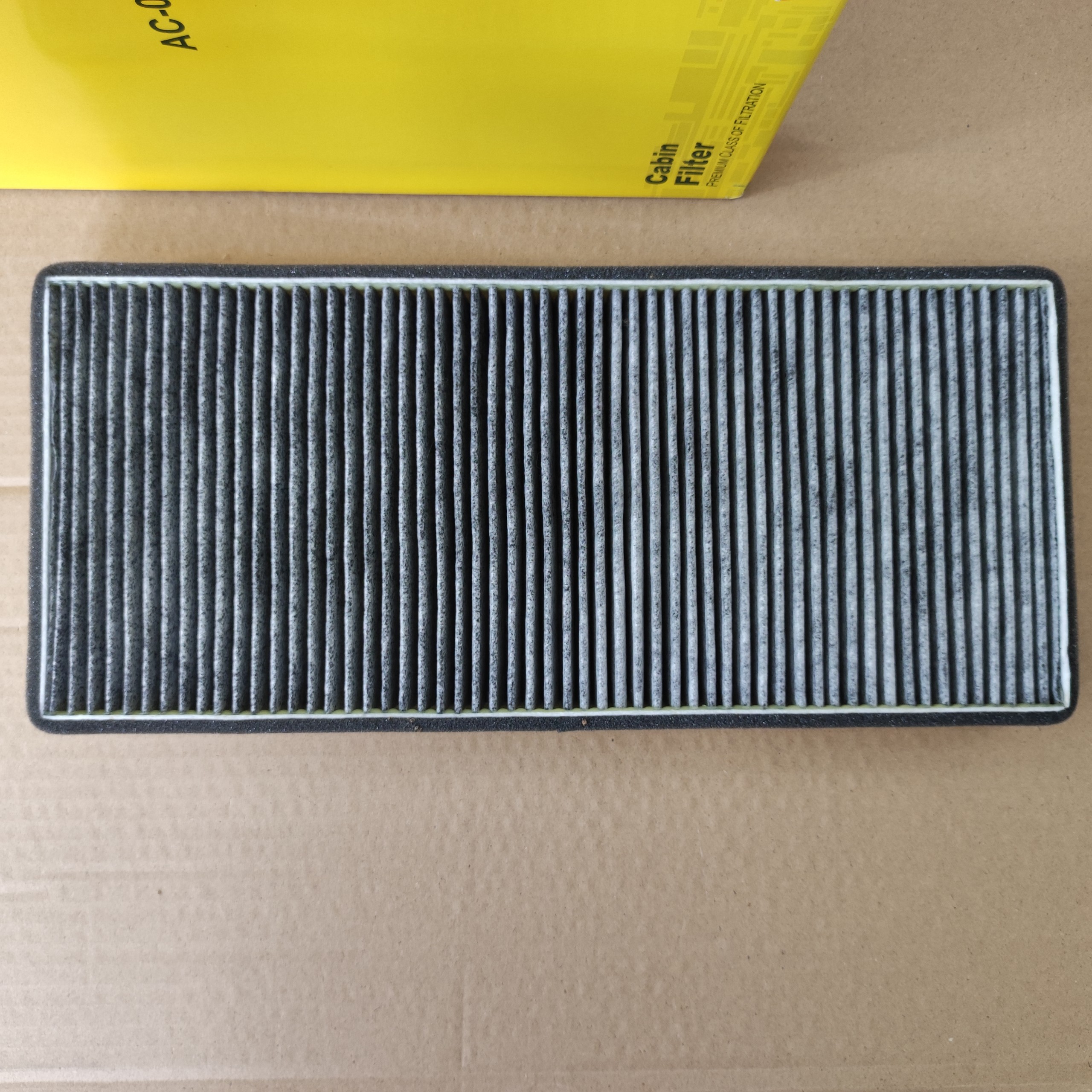 Lọc gió máy lạnh Mercedes Sprinter than hoạt tính