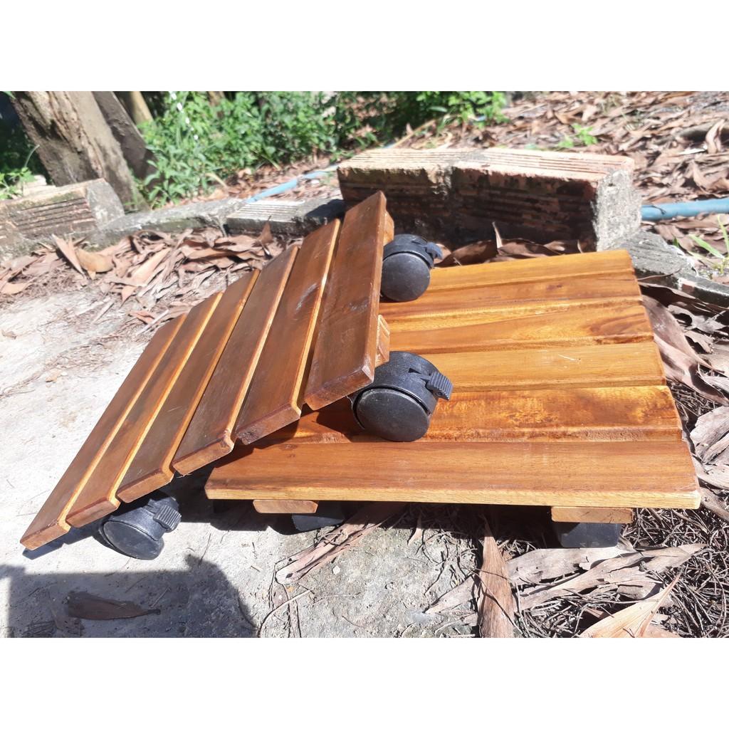 ĐẾ LÓT CHẬU CÂY, CHẬU HOA CÓ BÁNH XE VUÔNG 30CM - GỖ TRÀM MÀU NÂU