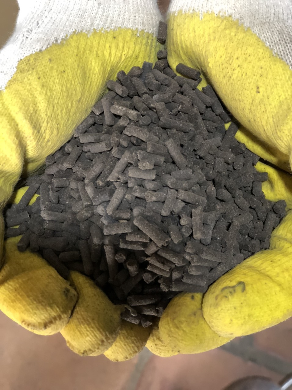 PHÂN TRÙN QUẾ CAO CẤP - PHÂN BÓN SINH HỌC - VI SINH - CHỨA KÉN TRÙN - CHUYÊN CHO RAU SẠCH, CÂY ĂN QUẢ, HOA HỒNG, HOA LAN, CÂY CẢNH - SẢN XUẤT TỪ NGUỒN TRÙN TỰ NHIÊN