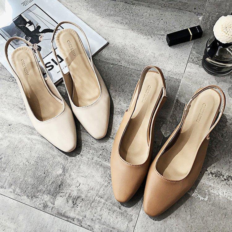 Phiên bản Hàn Quốc của dép sandal của phụ nữ Baot dày với một đôi giày vuông với dép