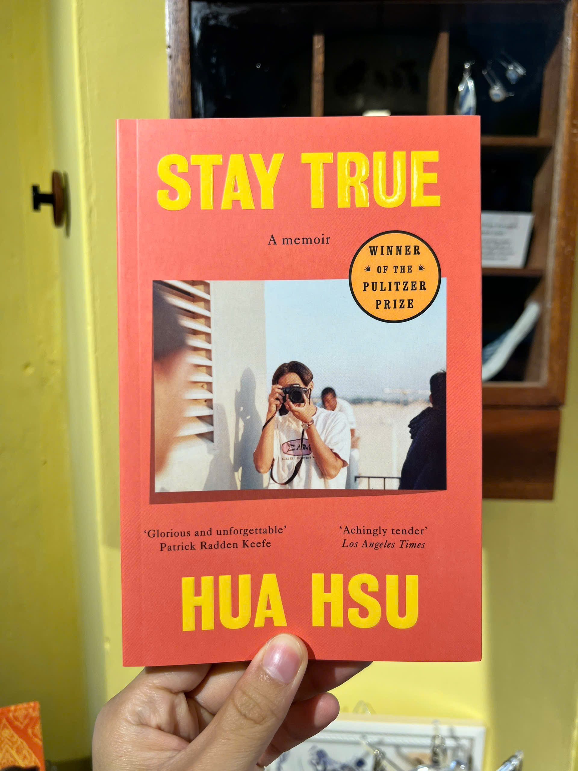 Sách - Stay True by Hua Hsu | Pulitzer Prize Winner / Memoir / Hồi ký / Ngoại văn Nhập khẩu UK