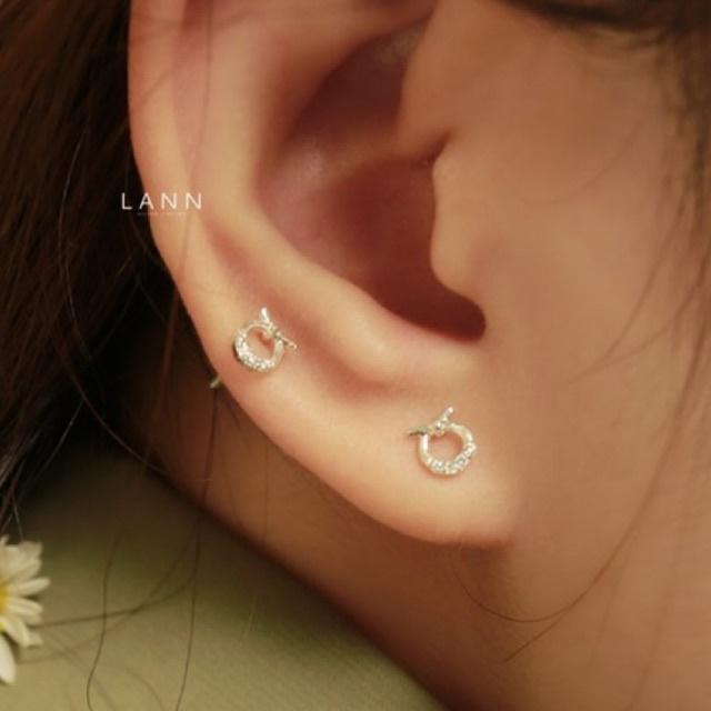 Khuyên Bạc Đường Tròn Đá Thắt Nút S925 LANN