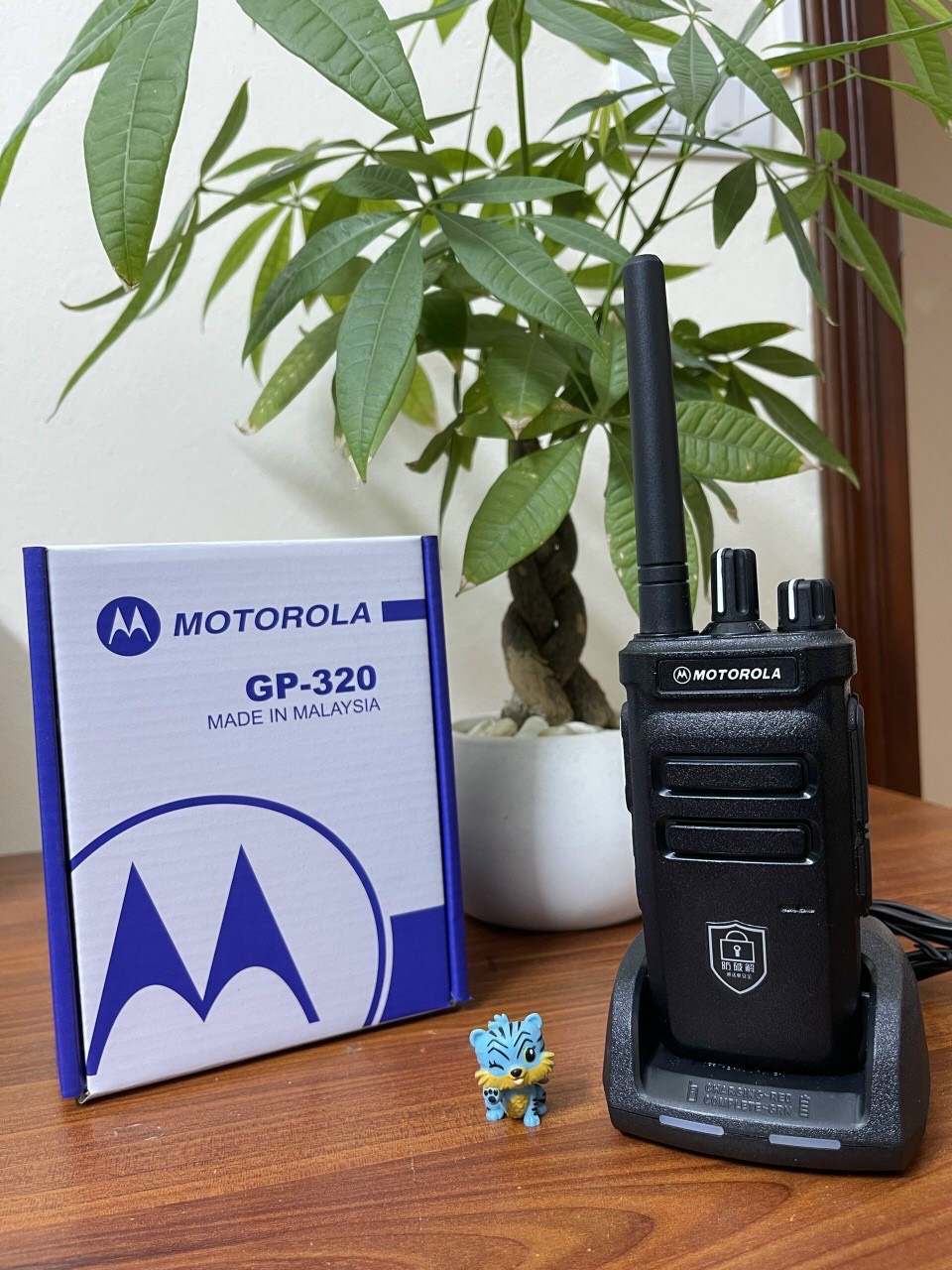 Bộ đàm Motorola GP-320 phiên bản mới tự động dò tần số - Hàng nhập khẩu