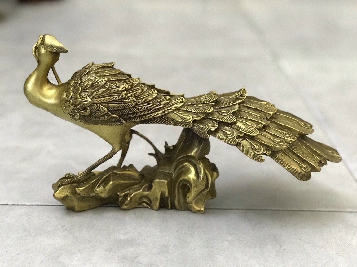 Tượng Chim Công ngậm hoa bằng đồng cao 15cm