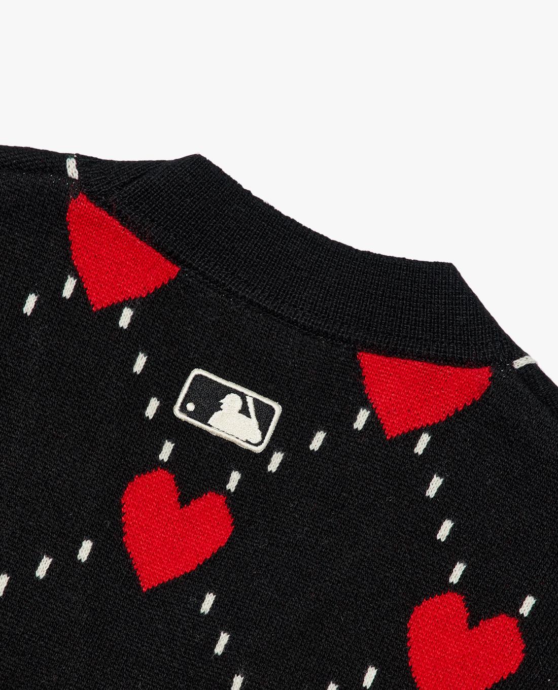 MLB - Áo khoác cardigan cổ V Heart All Over Crop 3FKCH0124