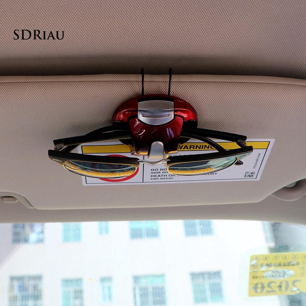 Kẹp gắn kính chắn gió trên xe hơi