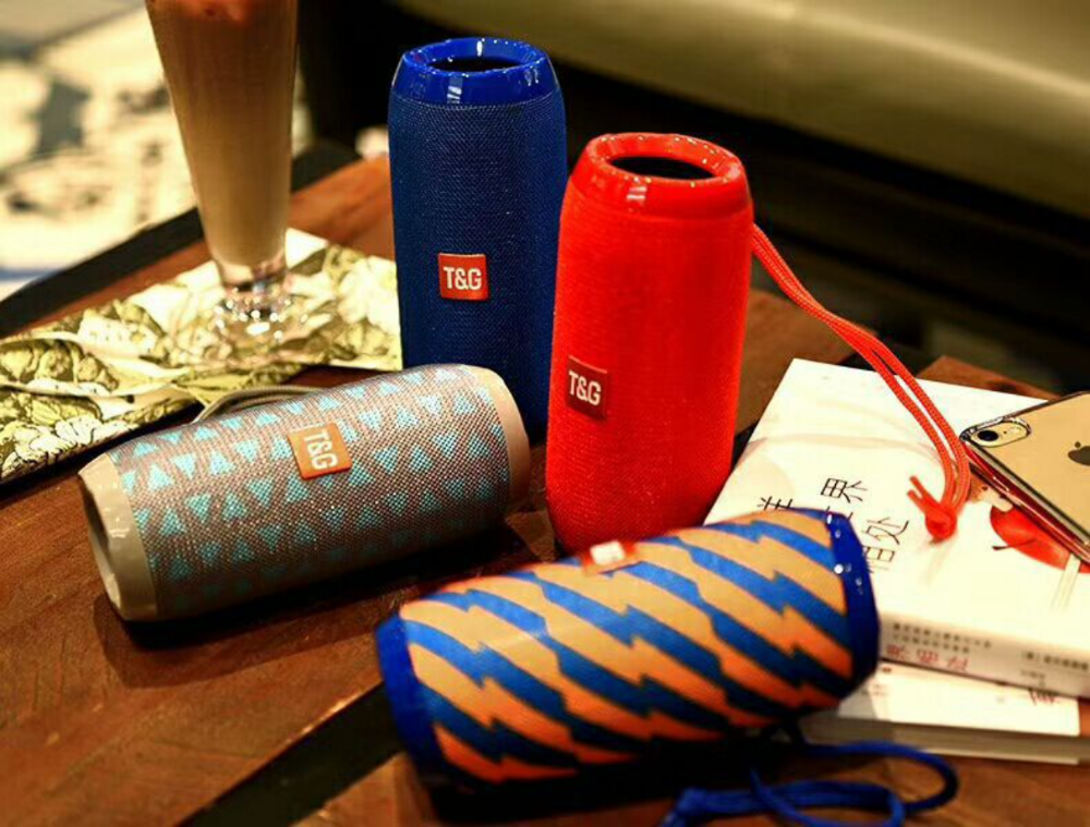 Loa Bluetooth di động Loa siêu trầm không dây Bass Loa ngoài trời chống nước Boombox Màng kép Cuộc gọi thẻ chất lượng cao Màu sắc: Đen