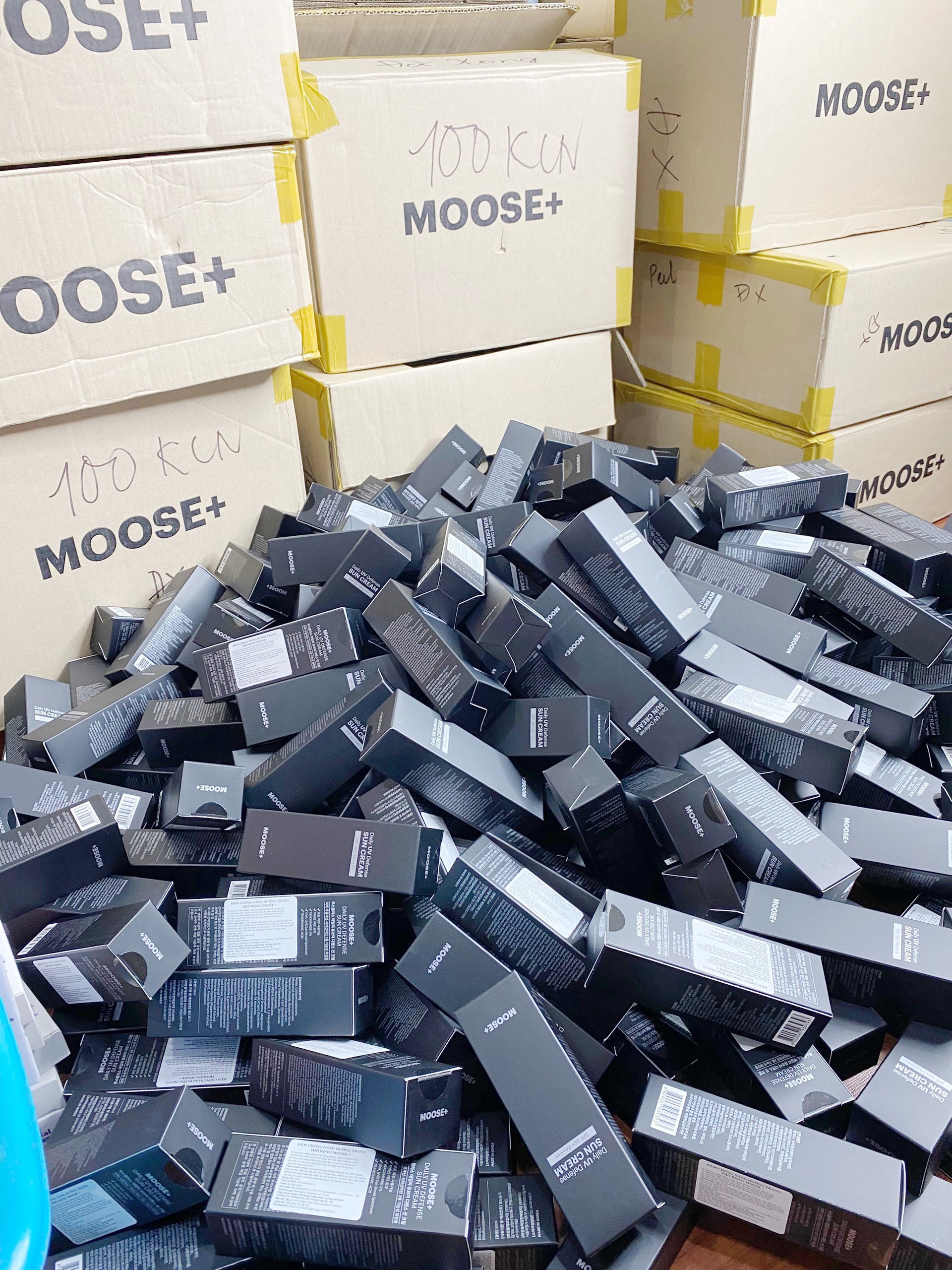 Kem chống nắng moose+ nâng tông dưỡng trắng da trọng lượng 50gam hạn dùng 2026